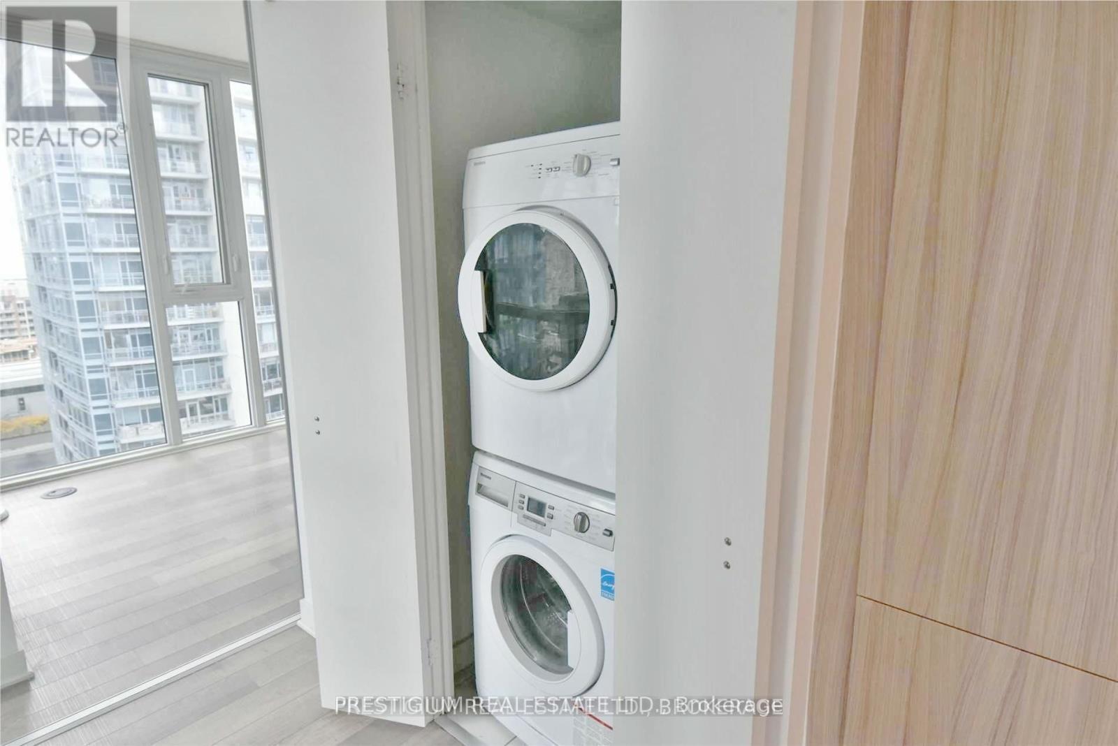 1910 - 290 Adelaide Street W, Toronto, Ontario  M5V 0P3 - Photo 11 - C12491906