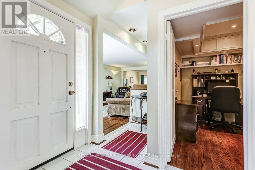 2 Rougecrest Drive, Markham, Ontario  L3P 3B6 - Photo 11 - N12465005