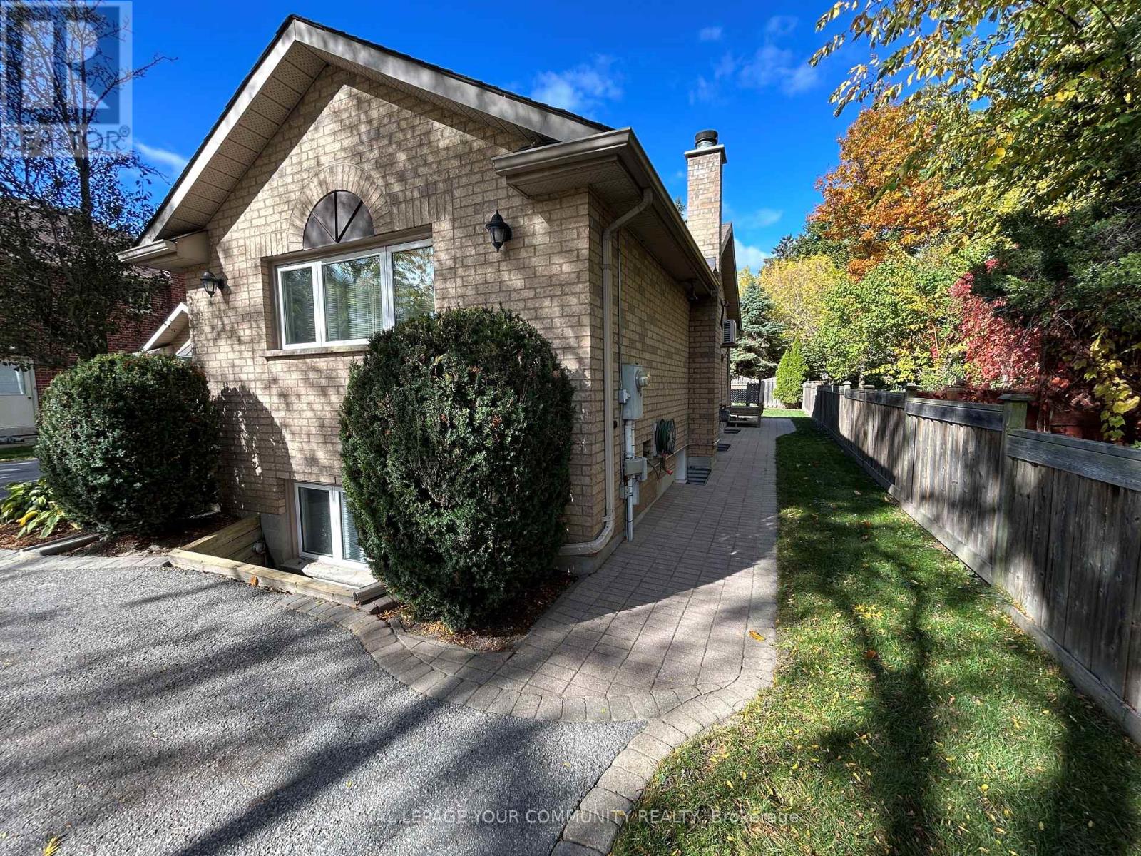 2 Rougecrest Drive, Markham, Ontario  L3P 3B6 - Photo 6 - N12465005