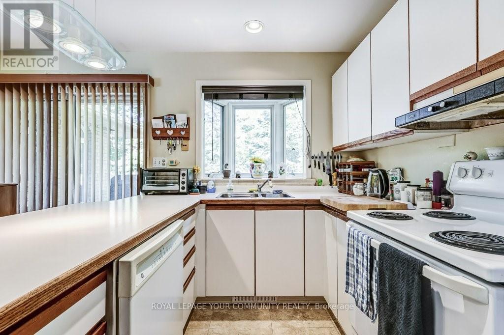 2 Rougecrest Drive, Markham, Ontario  L3P 3B6 - Photo 22 - N12465005