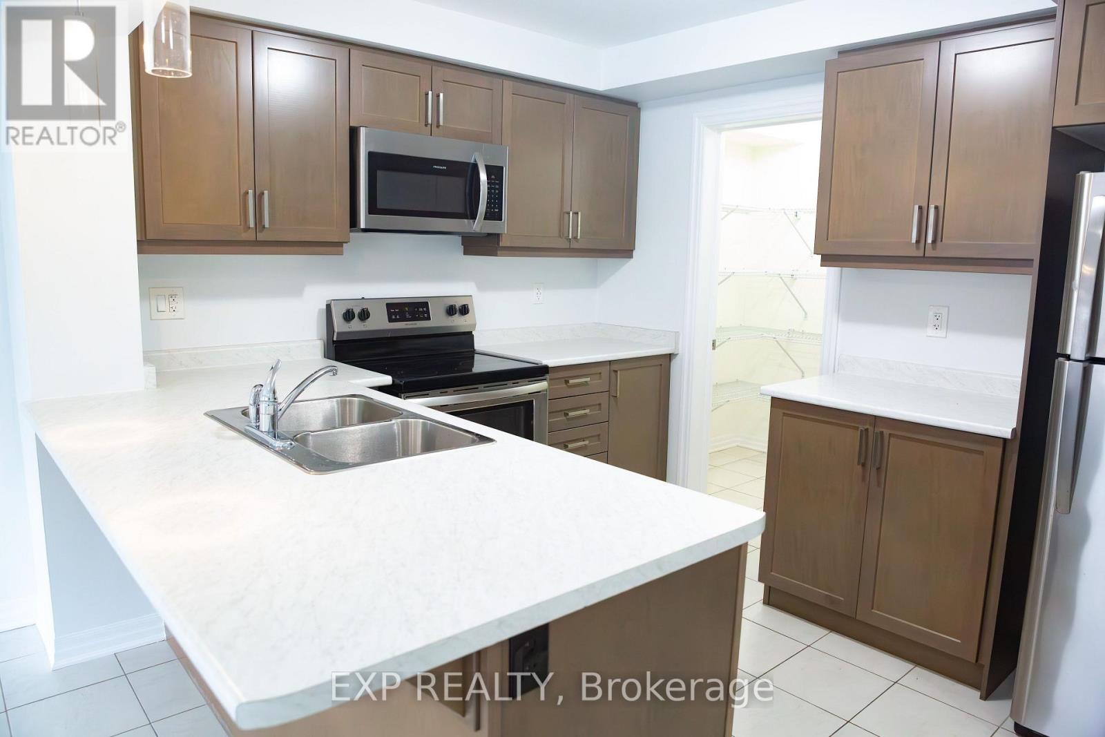 17 - 230 Avonsyde Boulevard, Hamilton, Ontario  L8B 1T9 - Photo 9 - X12477246