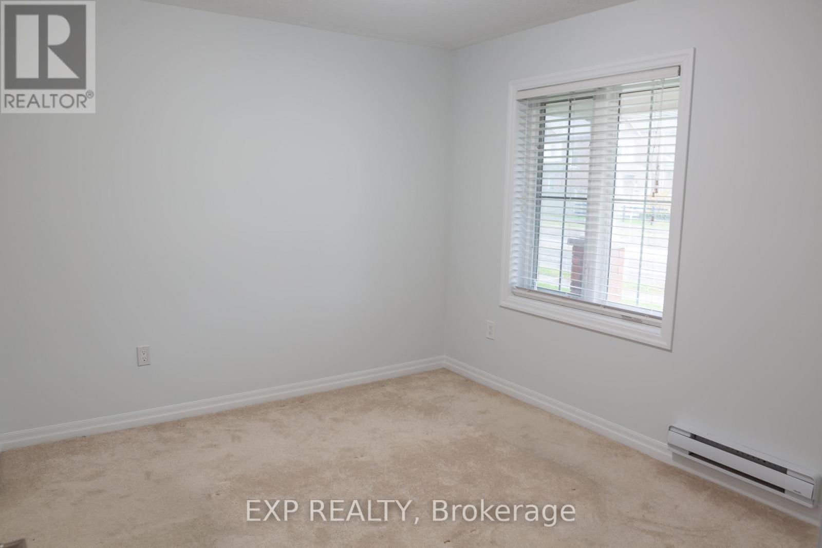 17 - 230 Avonsyde Boulevard, Hamilton, Ontario  L8B 1T9 - Photo 3 - X12477246