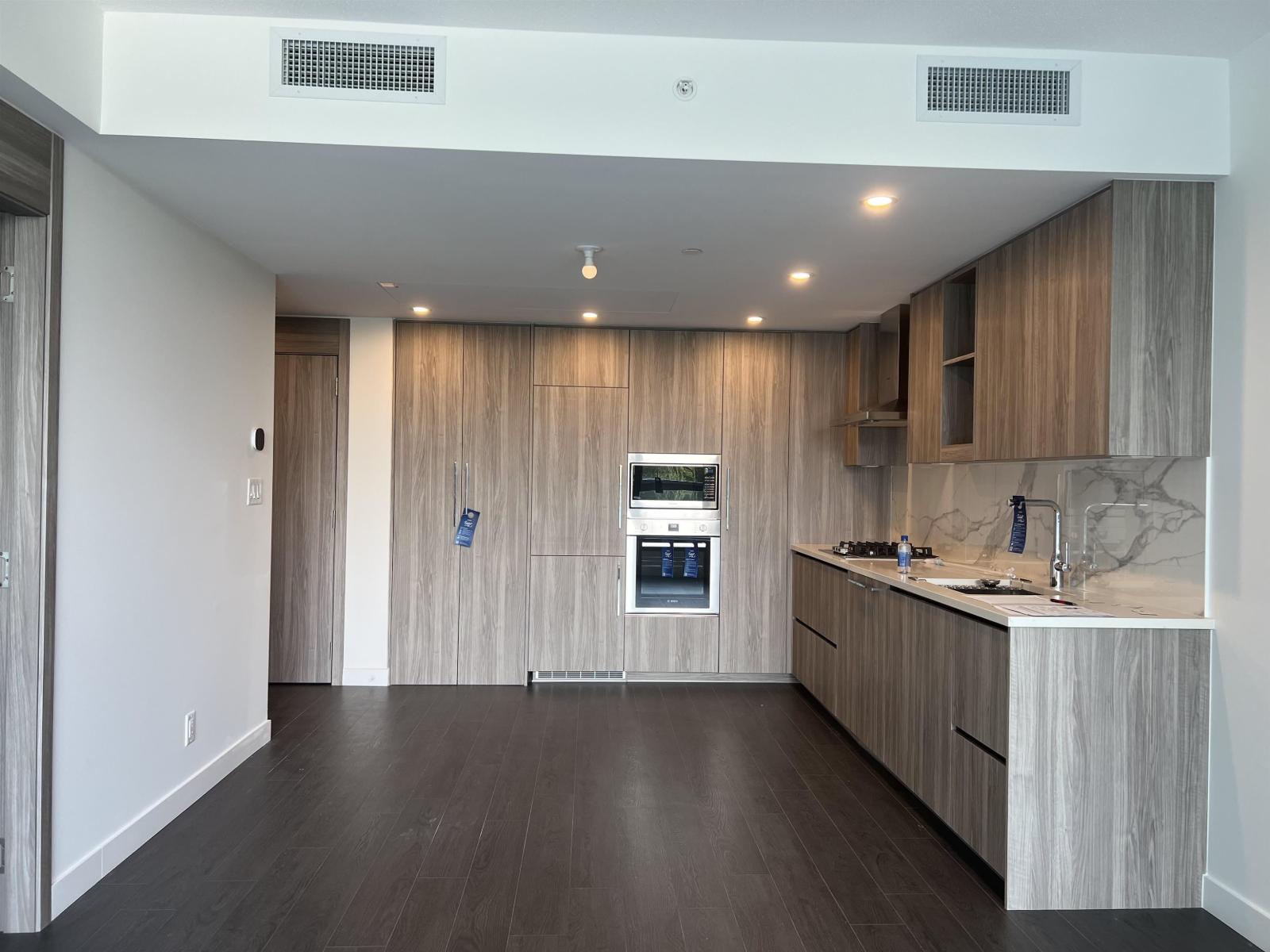 706 13778 100th Avenue, Surrey, British Columbia  V3T 0V3 - Photo 2 - R3060507