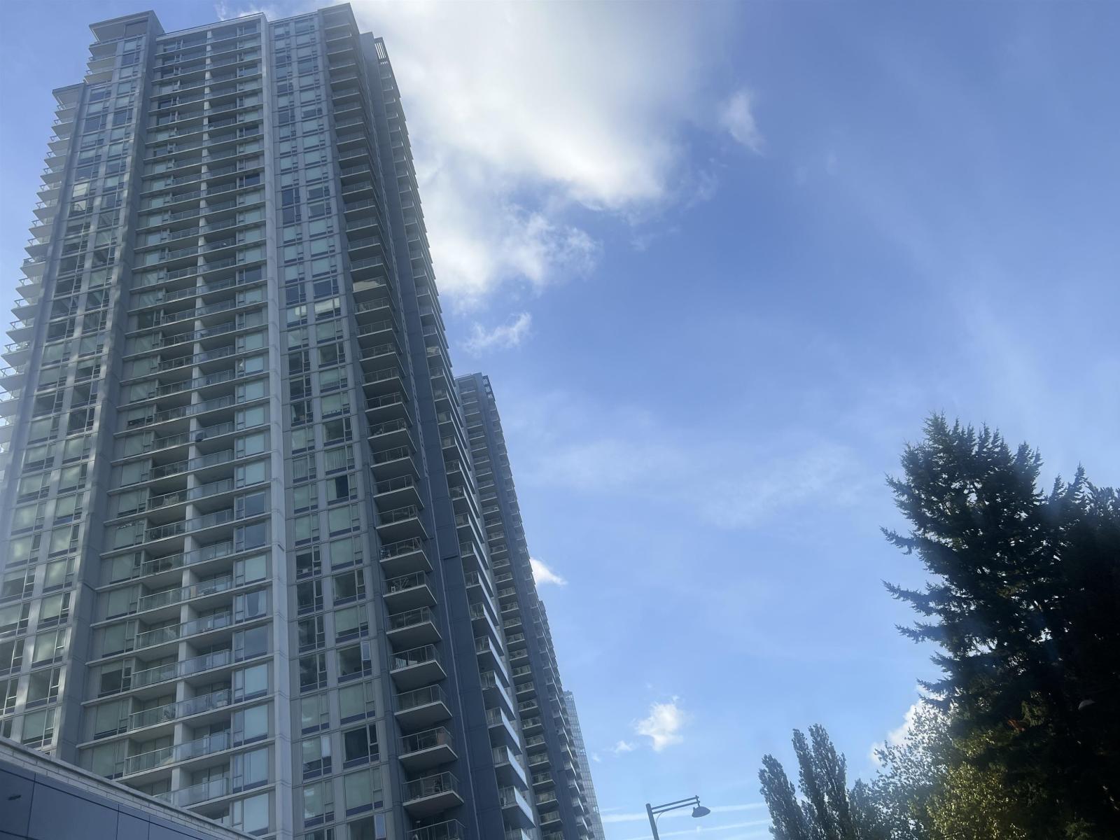 706 13778 100th Avenue, Surrey, British Columbia  V3T 0V3 - Photo 1 - R3060507