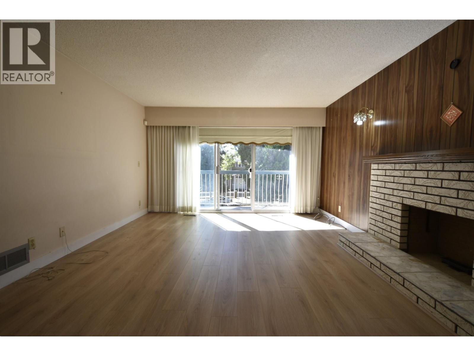 5770 Sherbrooke Street, Vancouver, British Columbia  V5W 3M9 - Photo 2 - R3031276