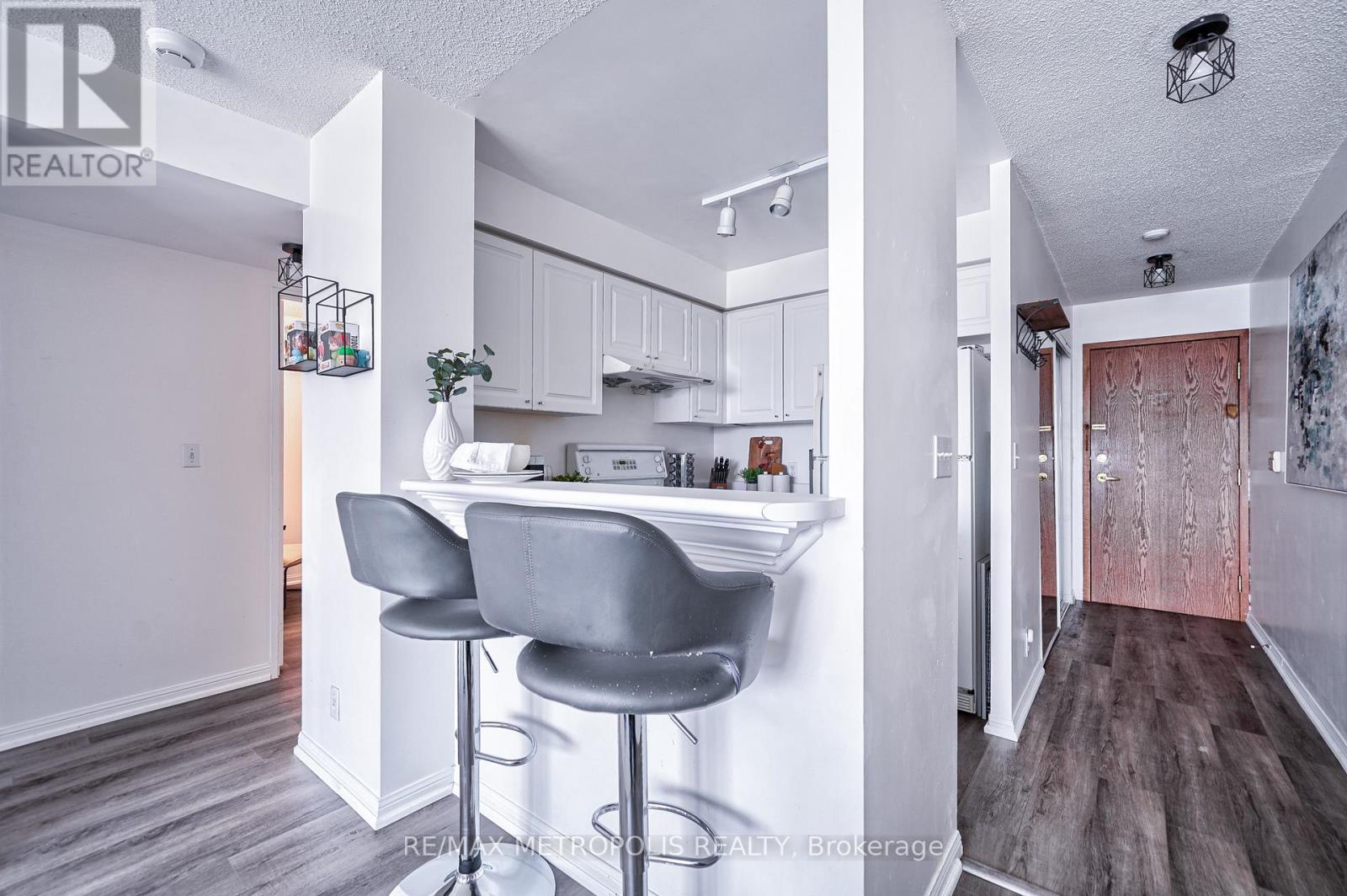 Ph109 - 11 Lee Centre Drive, Toronto, Ontario  M1H 3J5 - Photo 5 - E12494068