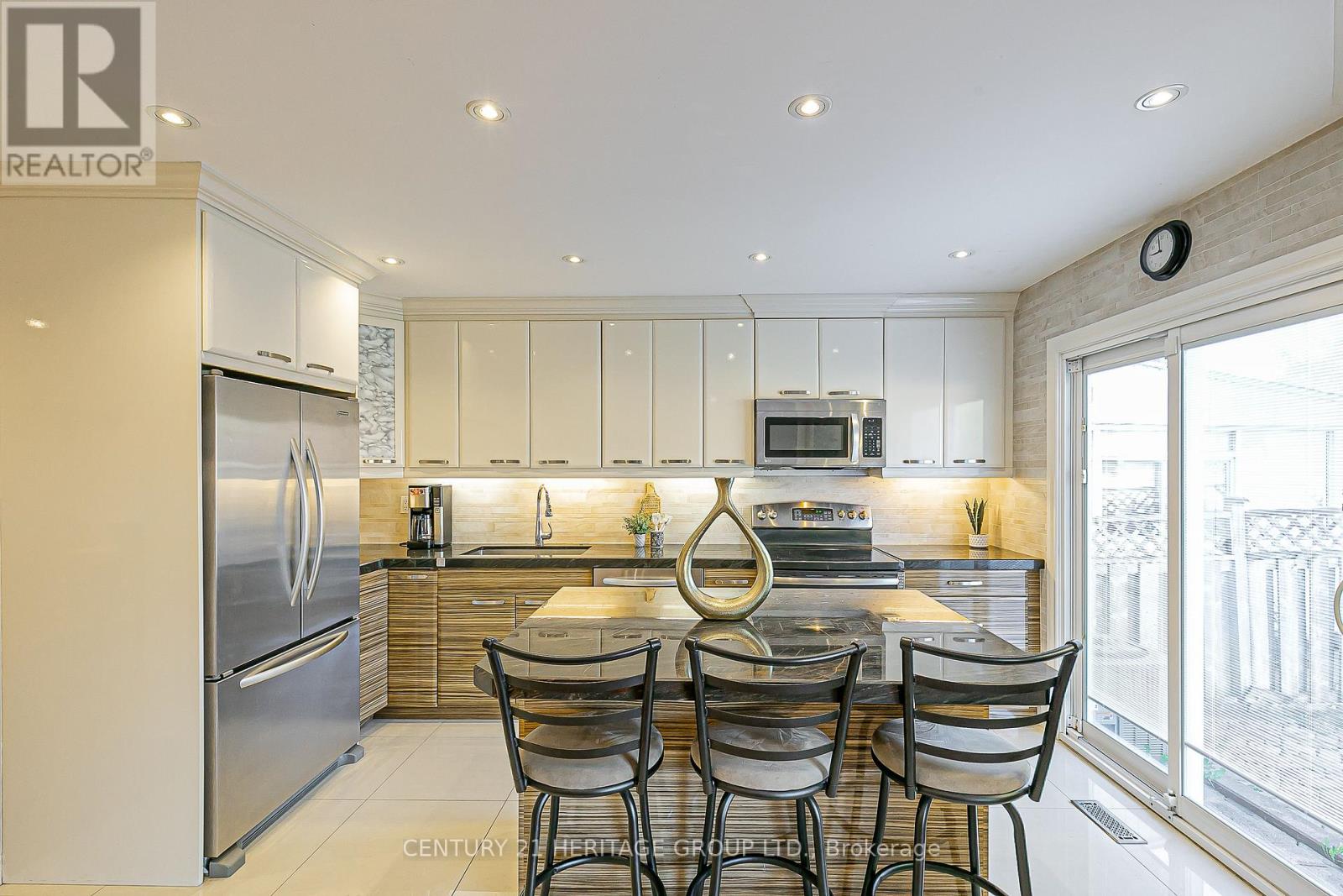 32 Mountfield Crescent, Vaughan, Ontario  L4J 7E8 - Photo 7 - N12494038