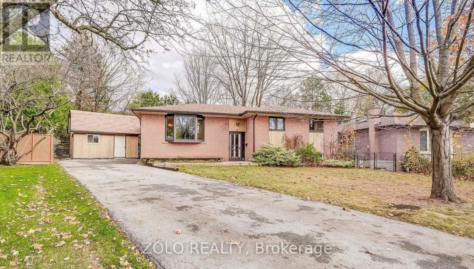 LOWER - 5 CABOT COURT, Aurora, Ontario