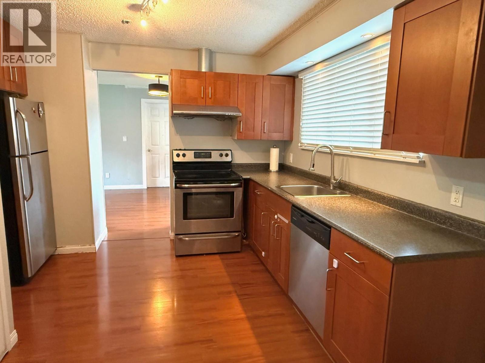 12255 Hillside Street, Maple Ridge, British Columbia  V2X 5W9 - Photo 2 - R3063047