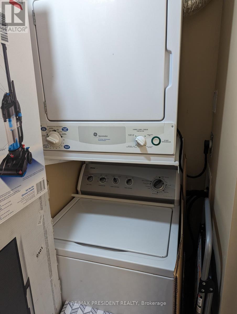 1105 - 3939 Duke Of York Boulevard, Mississauga, Ontario  L5B 4N2 - Photo 10 - W12494016