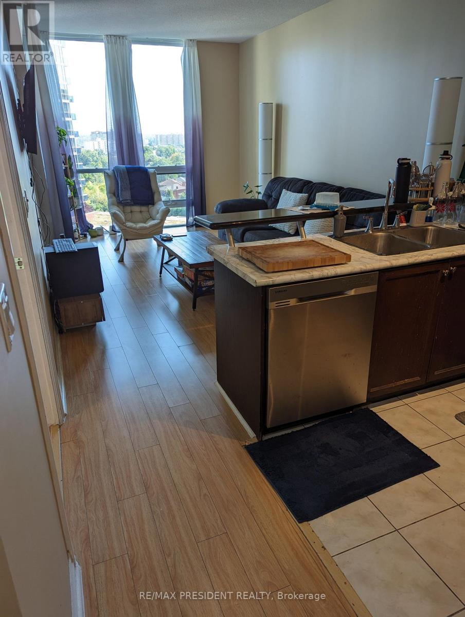 1105 - 3939 Duke Of York Boulevard, Mississauga, Ontario  L5B 4N2 - Photo 4 - W12494016