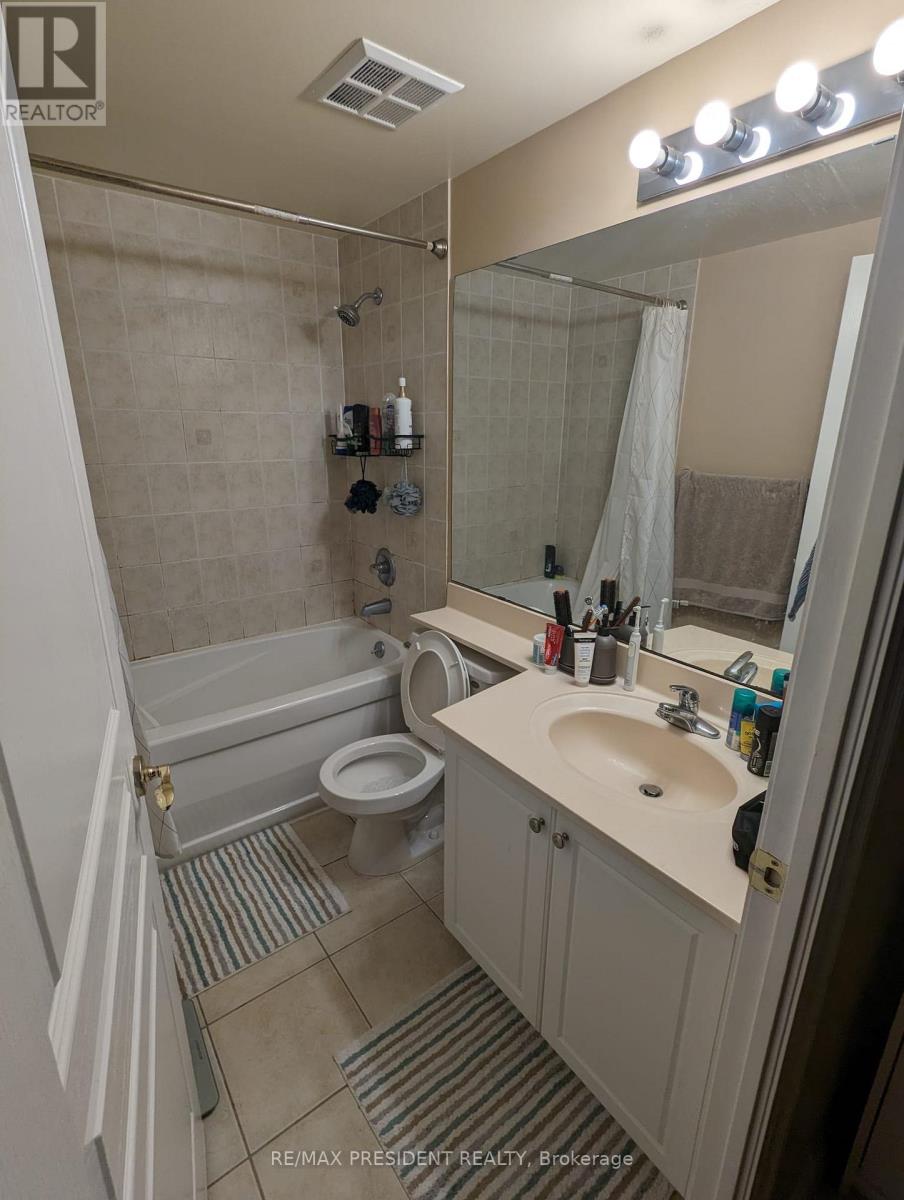 1105 - 3939 Duke Of York Boulevard, Mississauga, Ontario  L5B 4N2 - Photo 7 - W12494016