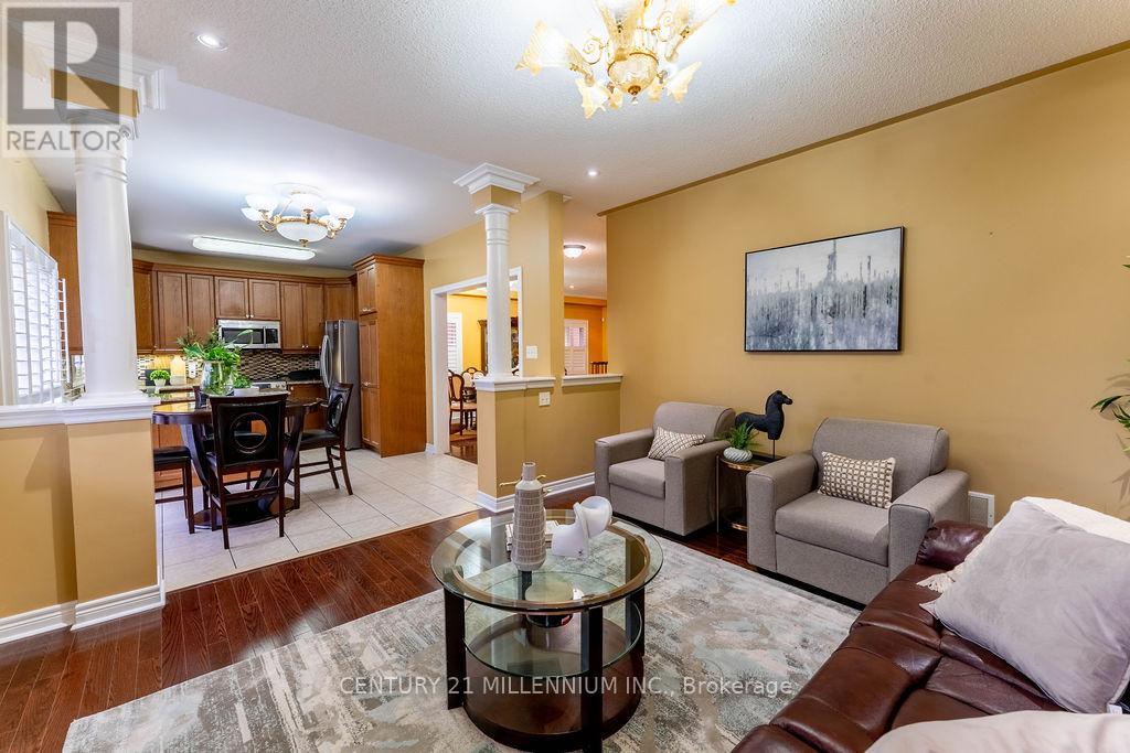 64 Executive Court, Brampton, Ontario  L6R 0L5 - Photo 10 - W12494036