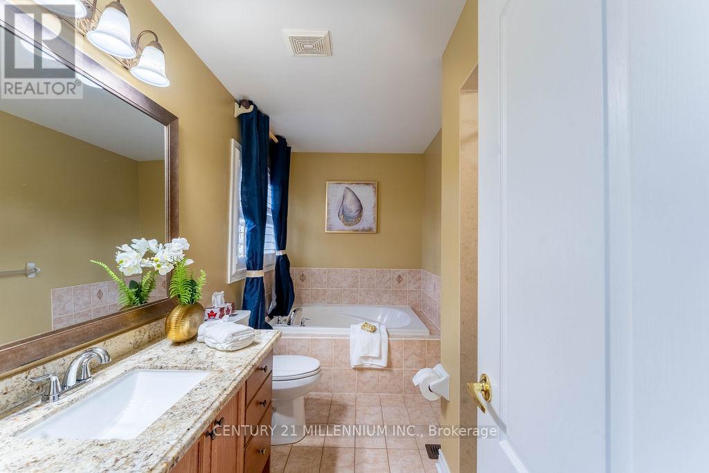 64 Executive Court, Brampton, Ontario  L6R 0L5 - Photo 17 - W12494036