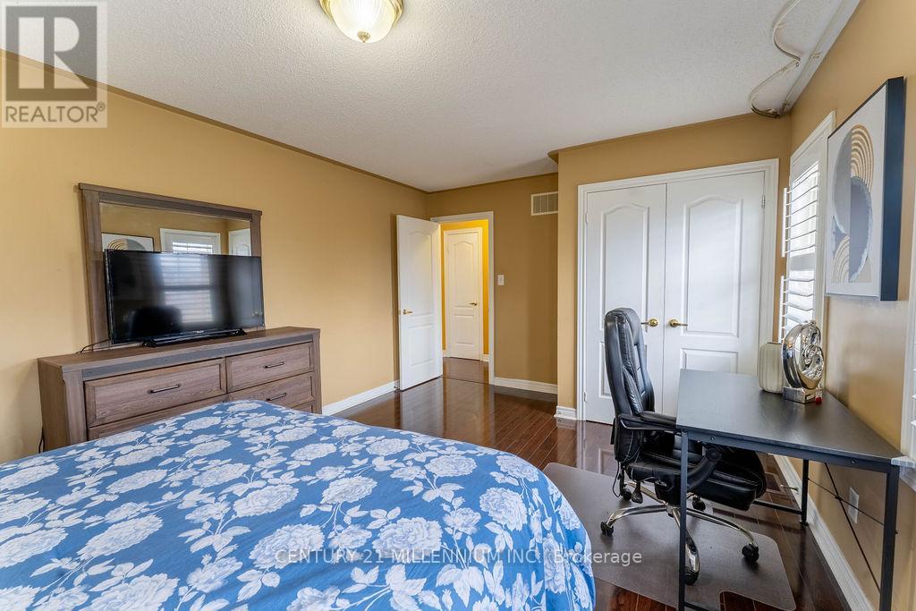 64 Executive Court, Brampton, Ontario  L6R 0L5 - Photo 22 - W12494036