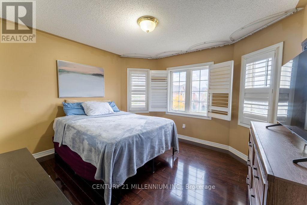 64 Executive Court, Brampton, Ontario  L6R 0L5 - Photo 23 - W12494036