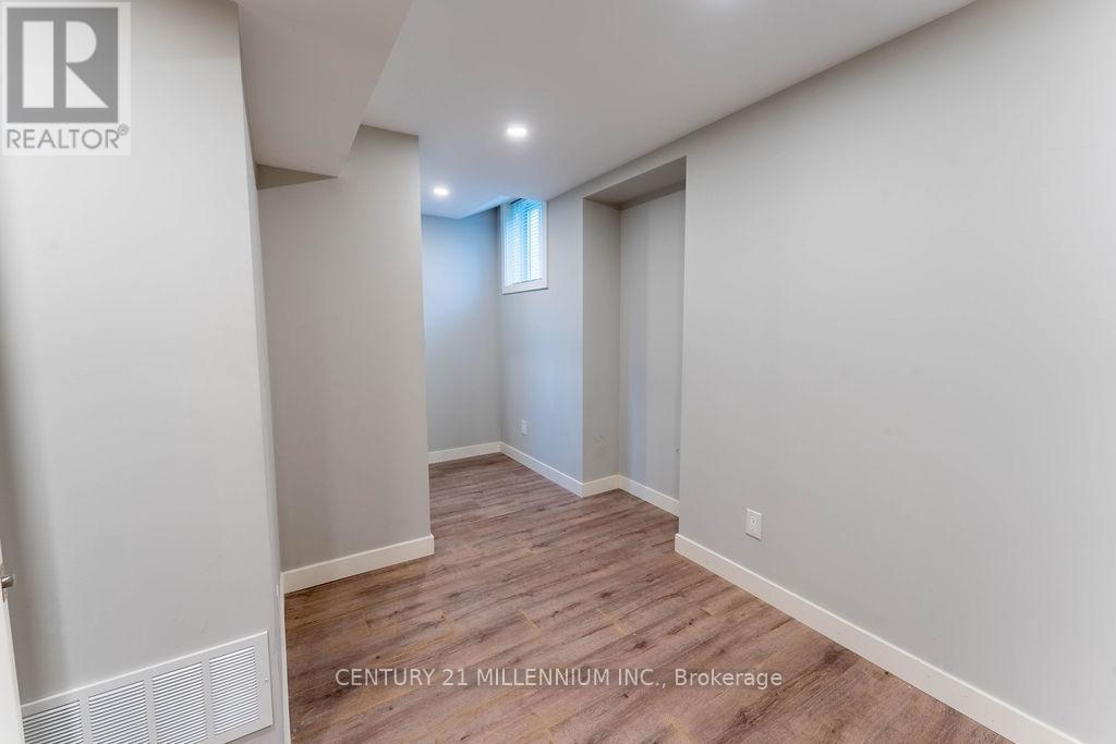 64 Executive Court, Brampton, Ontario  L6R 0L5 - Photo 32 - W12494036