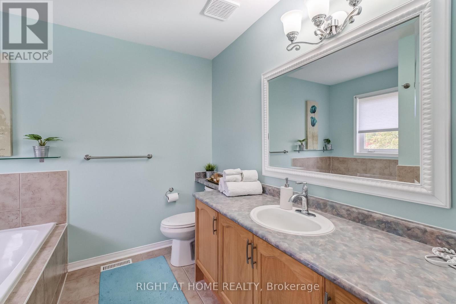 51 Crestridge Drive, Caledon, Ontario  L7E 2T9 - Photo 16 - W12494040