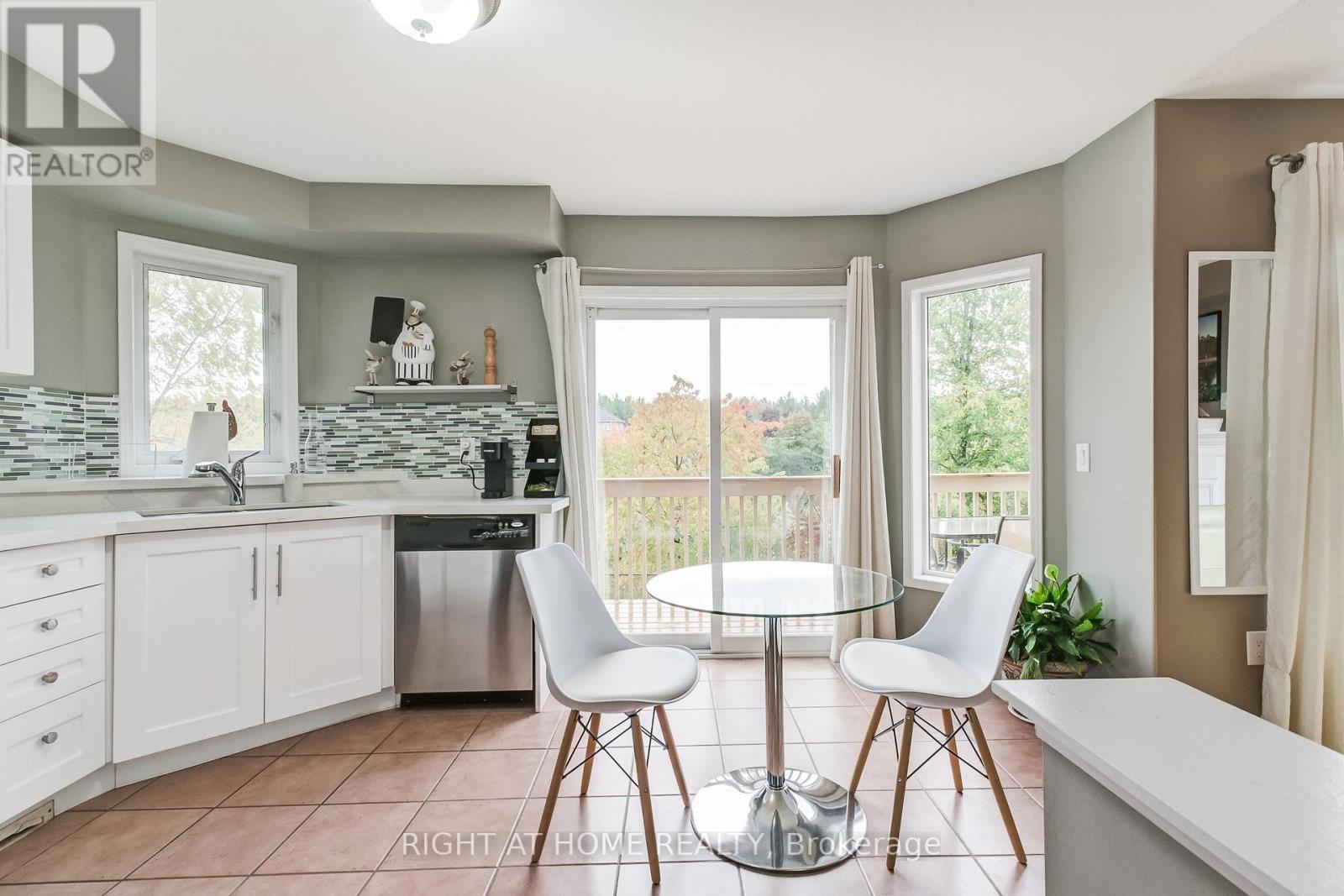 51 Crestridge Drive, Caledon, Ontario  L7E 2T9 - Photo 6 - W12494040