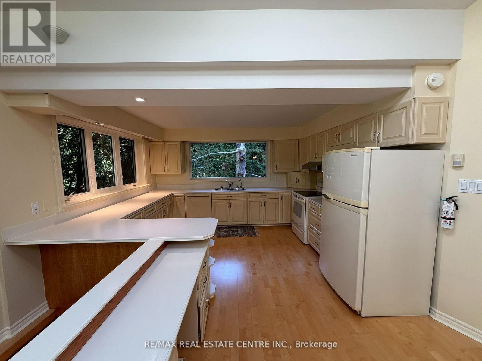 117 Watson Avenue, Oakville, Ontario  L6J 3T5 - Photo 10 - W12494046