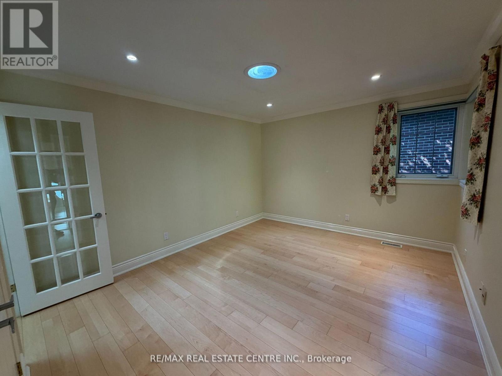 117 Watson Avenue, Oakville, Ontario  L6J 3T5 - Photo 12 - W12494046