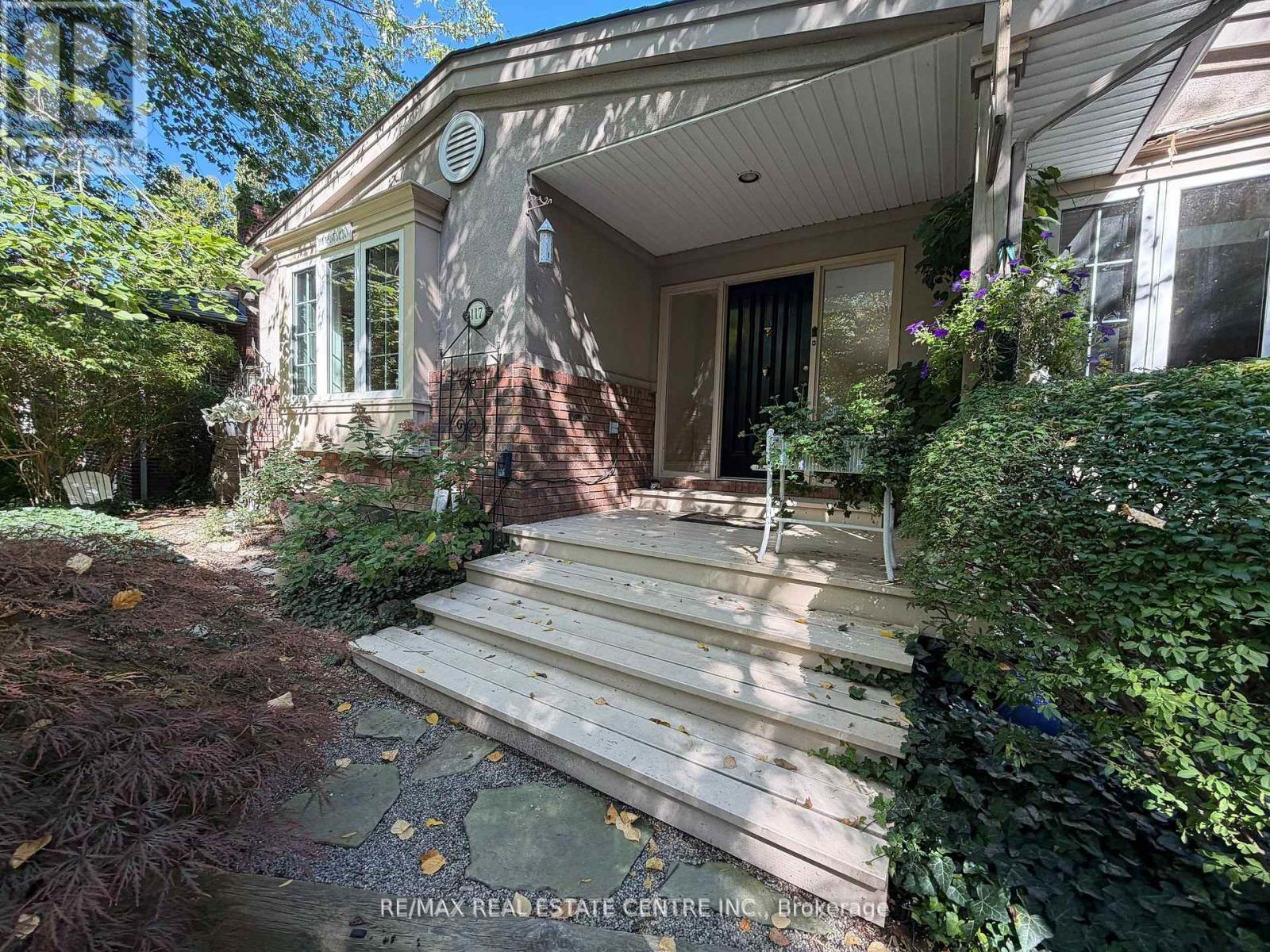 117 Watson Avenue, Oakville, Ontario  L6J 3T5 - Photo 2 - W12494046