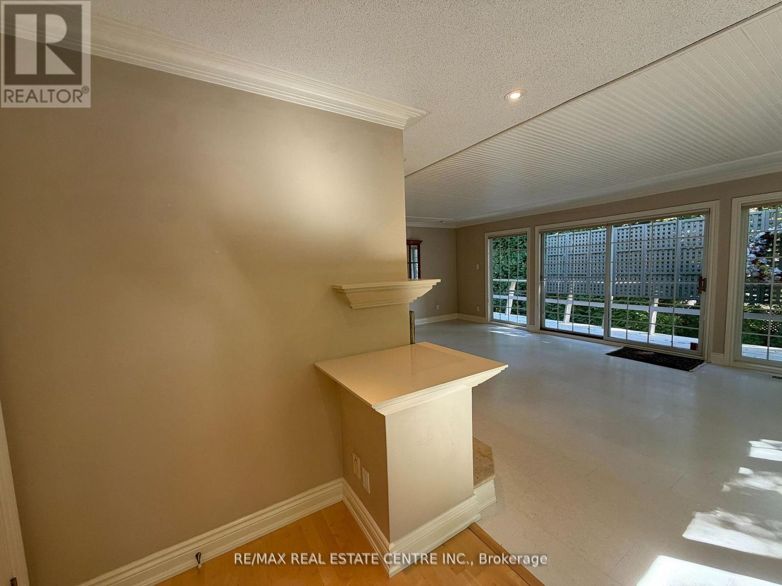 117 Watson Avenue, Oakville, Ontario  L6J 3T5 - Photo 3 - W12494046