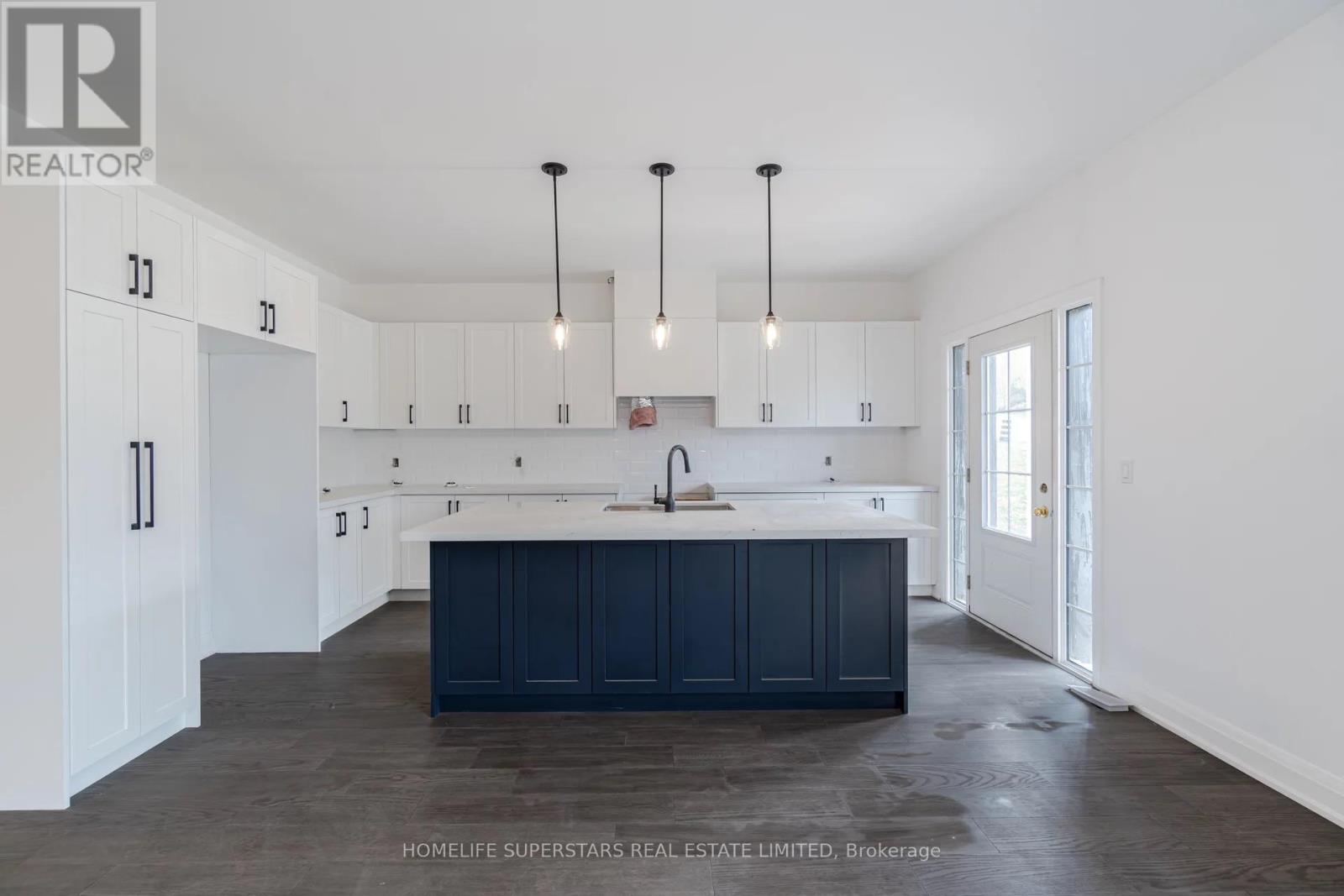 8 Santa Barbra Lane, Halton Hills, Ontario  L7G 0P7 - Photo 12 - W12494054