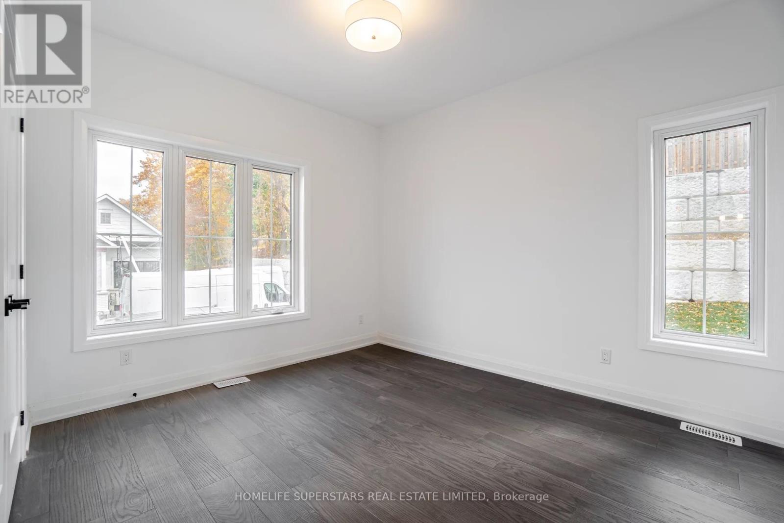 8 Santa Barbra Lane, Halton Hills, Ontario  L7G 0P7 - Photo 20 - W12494054