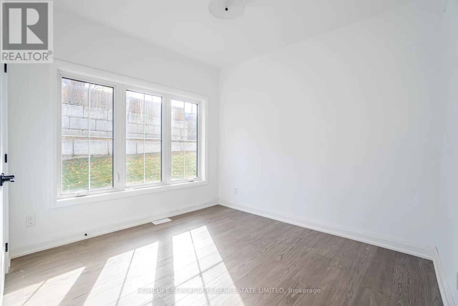 8 Santa Barbra Lane, Halton Hills, Ontario  L7G 0P7 - Photo 22 - W12494054