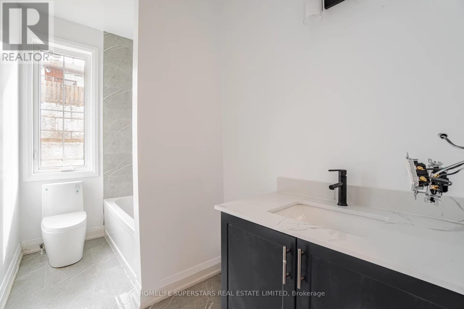 8 Santa Barbra Lane, Halton Hills, Ontario  L7G 0P7 - Photo 25 - W12494054