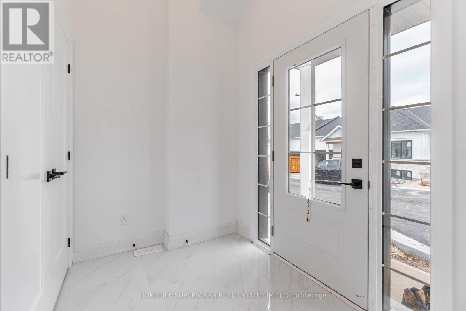 8 Santa Barbra Lane, Halton Hills, Ontario  L7G 0P7 - Photo 5 - W12494054