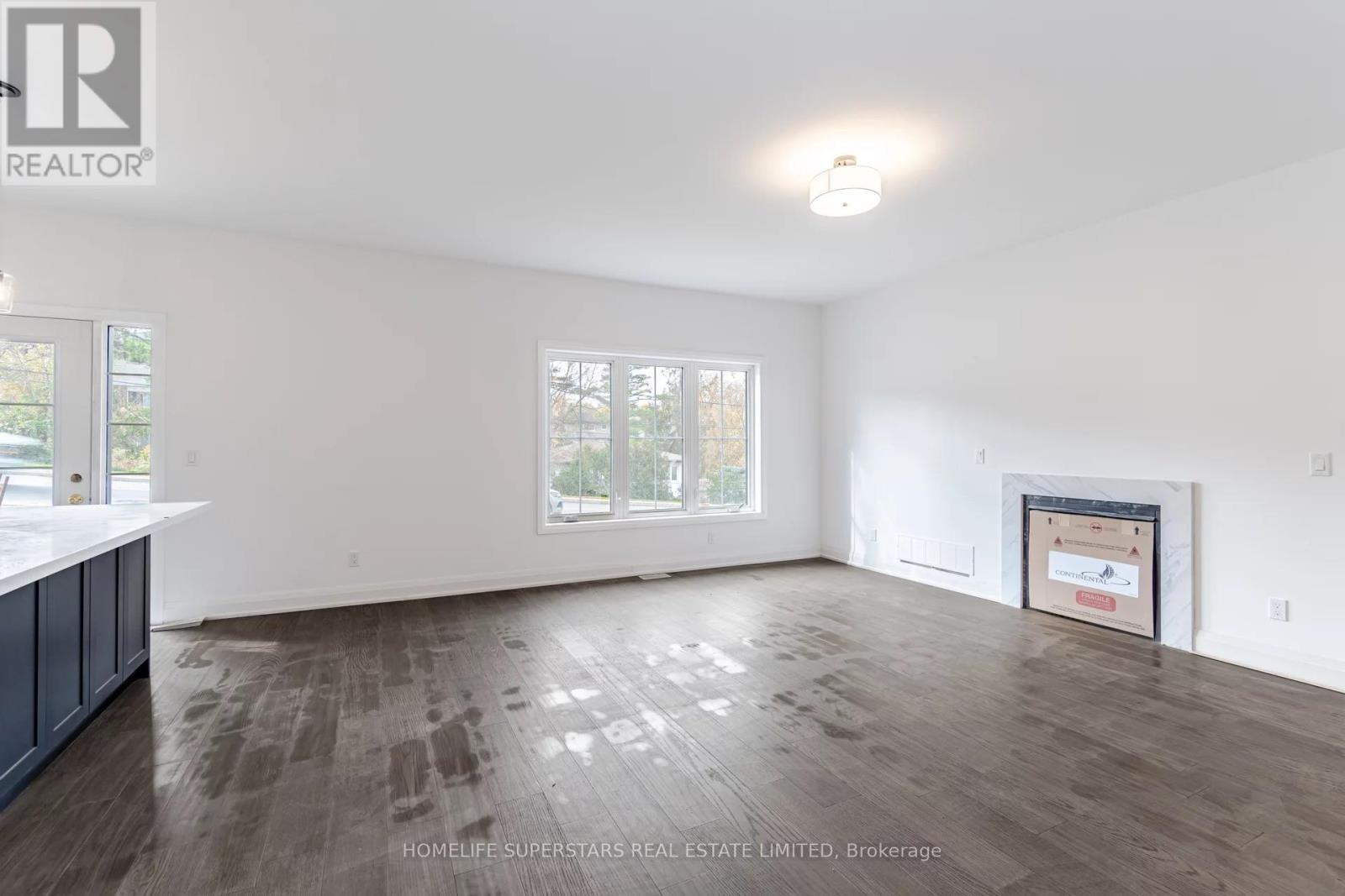 8 Santa Barbra Lane, Halton Hills, Ontario  L7G 0P7 - Photo 9 - W12494054