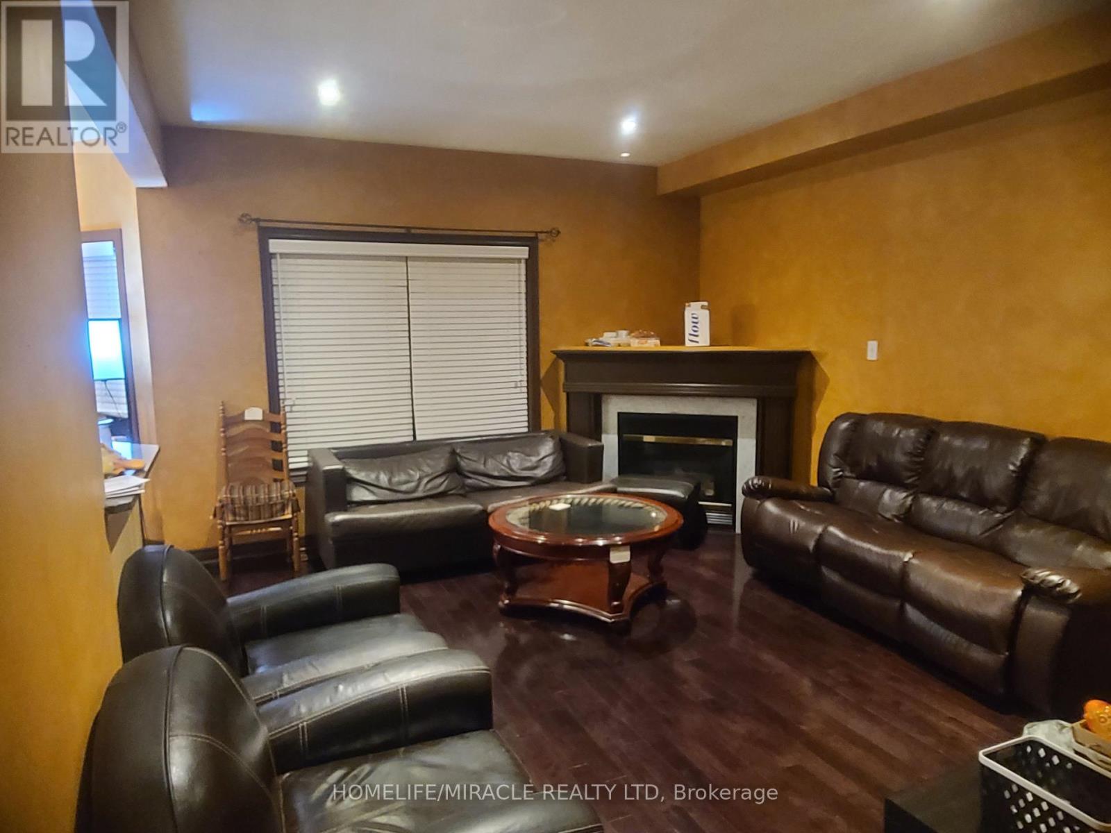 3120 Velmar Drive, Mississauga, Ontario  L5M 6V8 - Photo 4 - W12494100