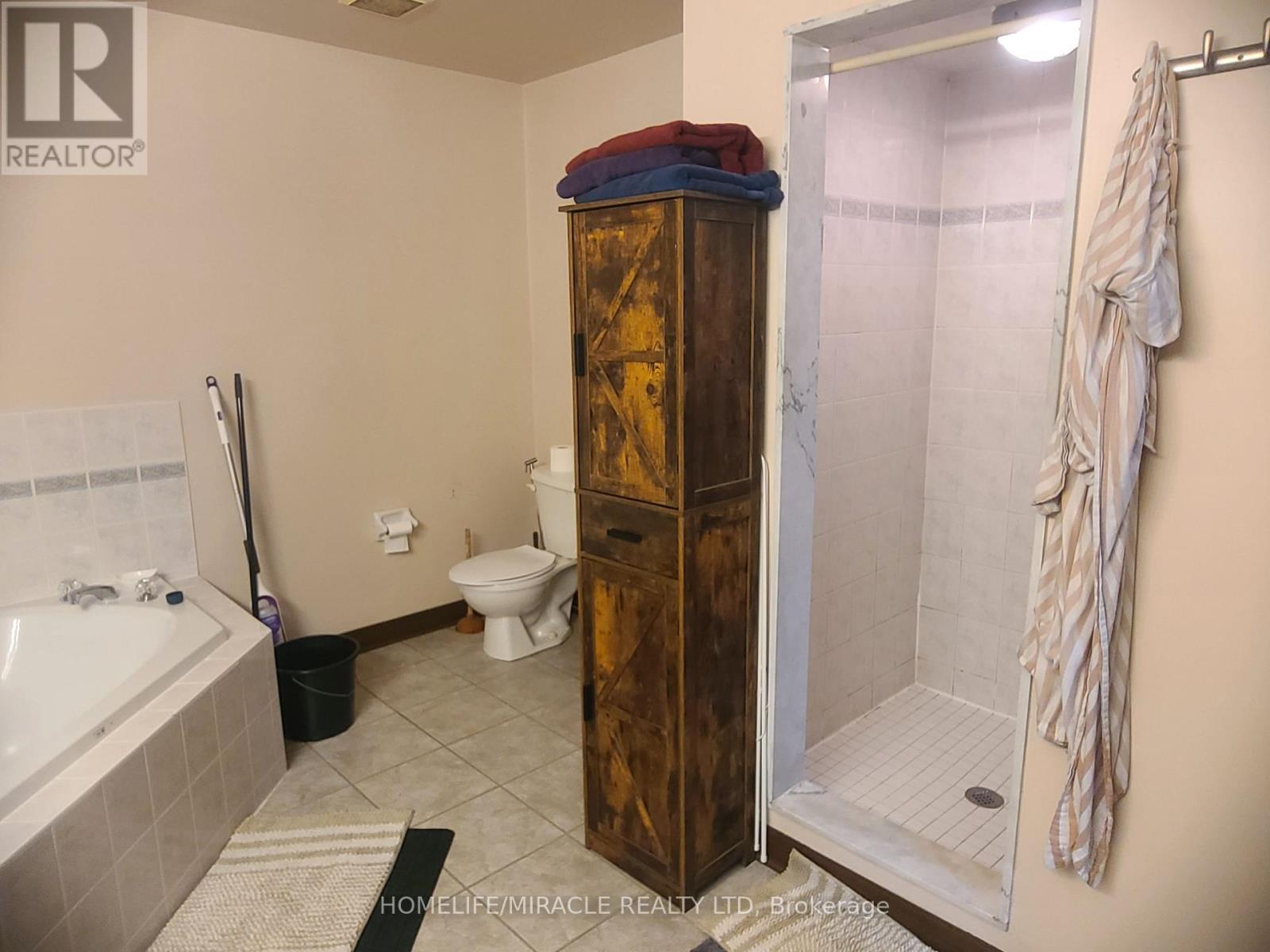 3120 Velmar Drive, Mississauga, Ontario  L5M 6V8 - Photo 8 - W12494100