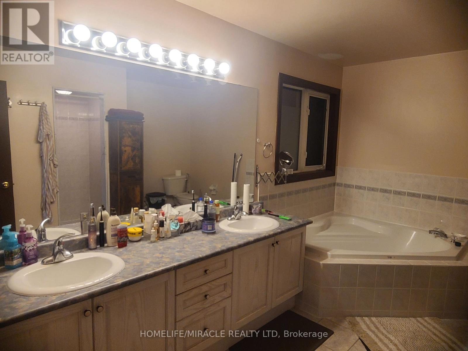 3120 Velmar Drive, Mississauga, Ontario  L5M 6V8 - Photo 9 - W12494100