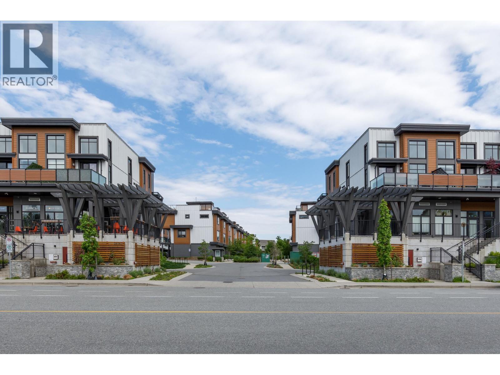 101-39771 Government Road, Squamish, British Columbia  V8B 0G3 - Photo 3 - R3063506