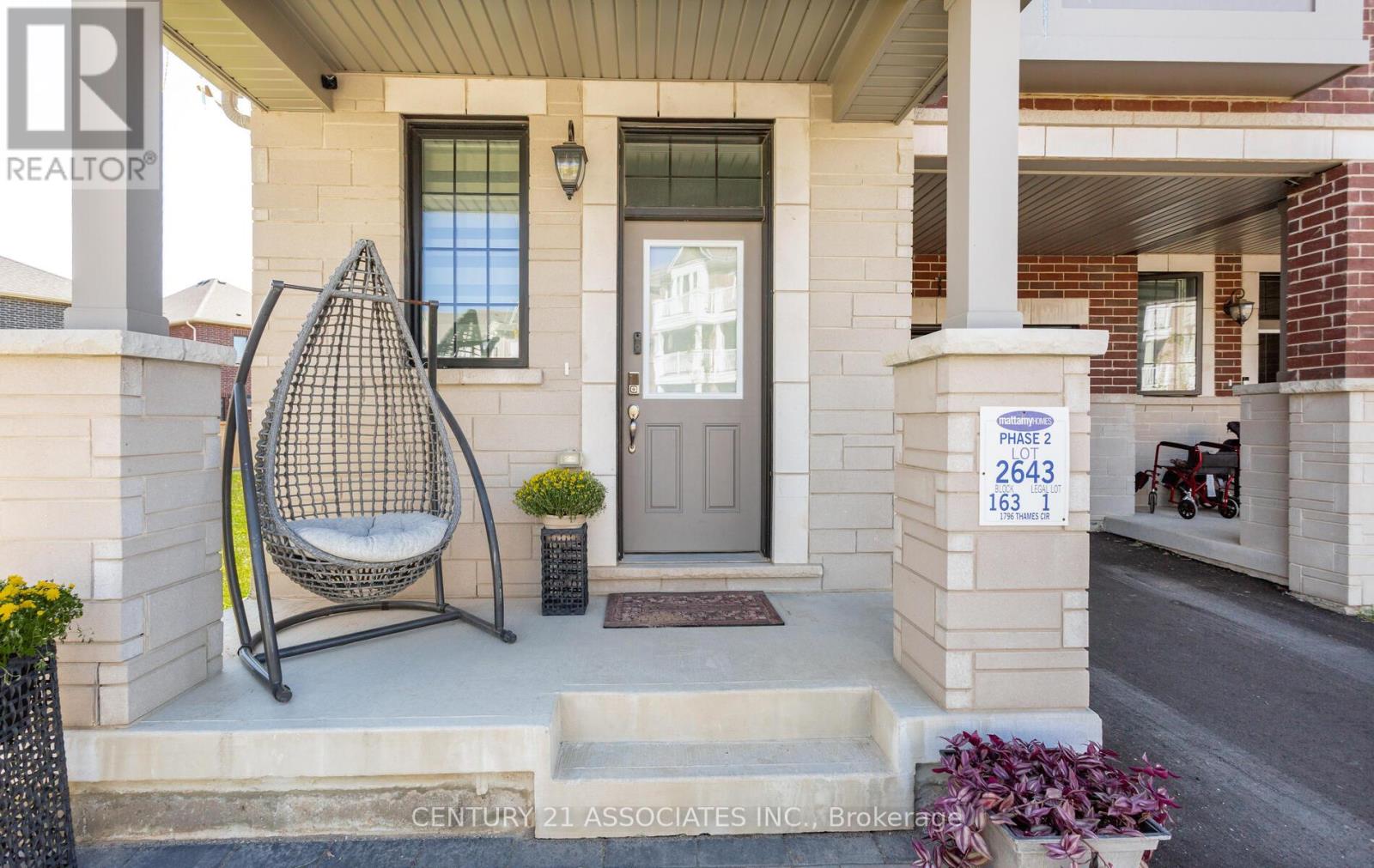 1796 Thames Circle, Milton, Ontario  L9E 1Y9 - Photo 3 - W12488464