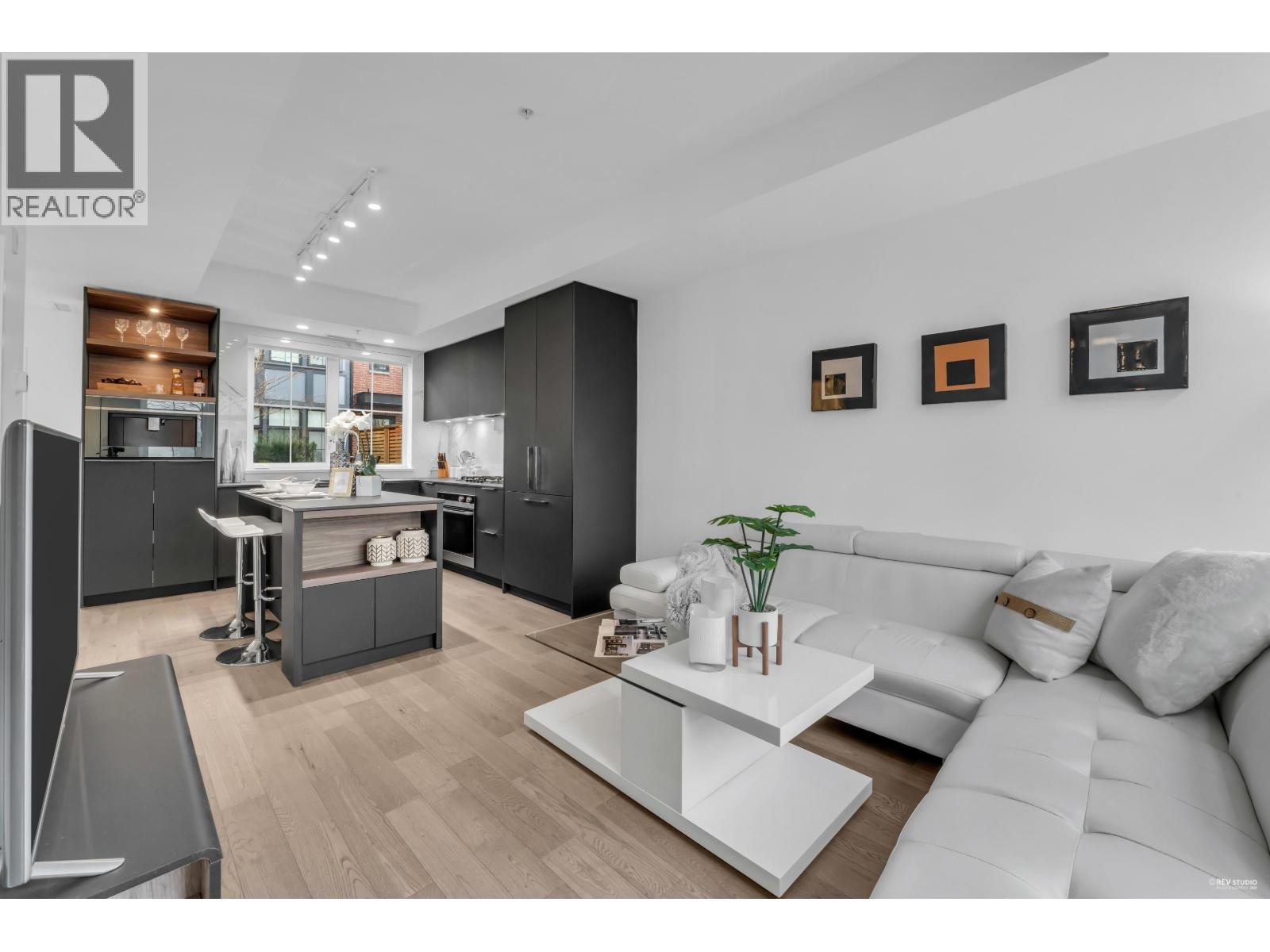 2070 Curling Road, North Vancouver, British Columbia  V7P 0C9 - Photo 3 - R3063495