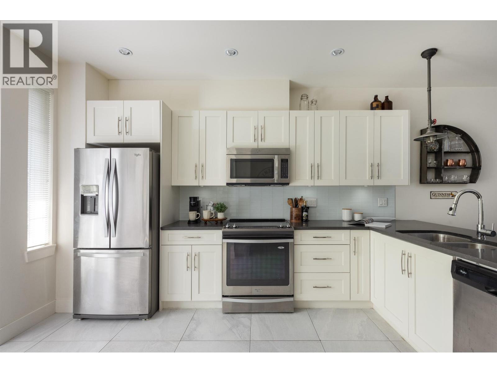 8 9989 240a Street, Maple Ridge, British Columbia  V2W 1Z9 - Photo 2 - R3063511