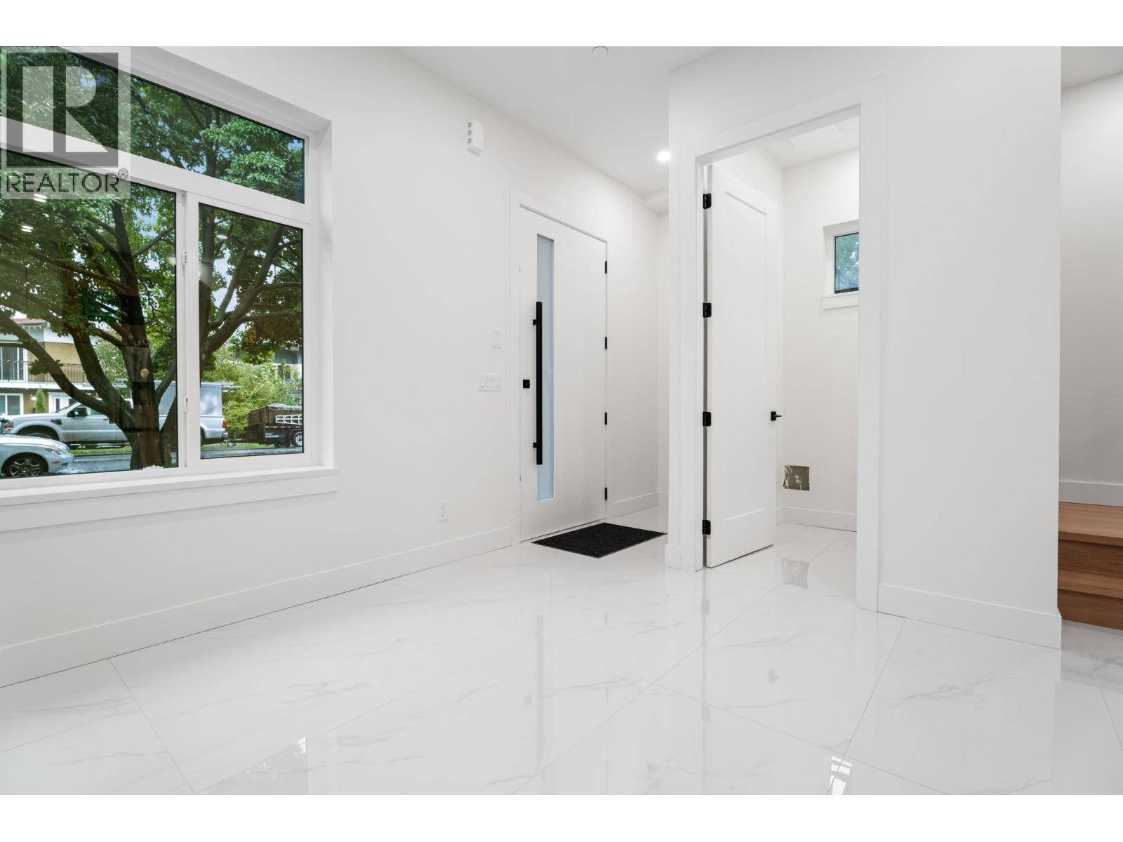 5875 Culloden Street, Vancouver, British Columbia  V5W 3S1 - Photo 2 - R3063516