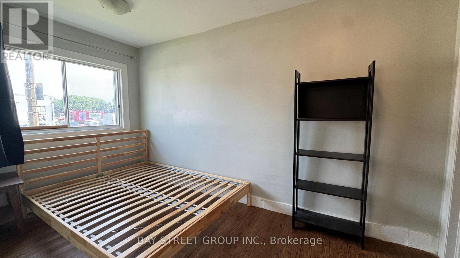 4738 Huron Street, Niagara Falls, Ontario  L2E 2H9 - Photo 3 - X12494032