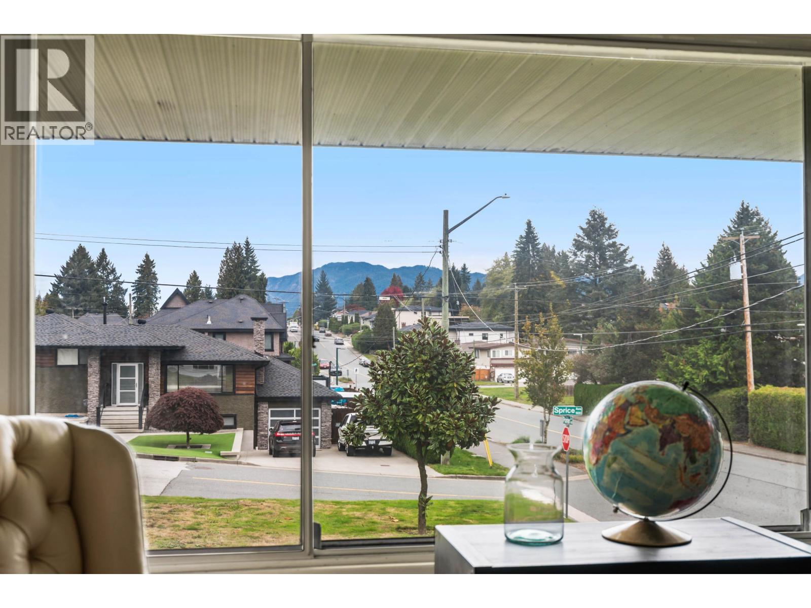 1698 Sprice Avenue, Coquitlam, British Columbia  V3J 2P6 - Photo 3 - R3063512