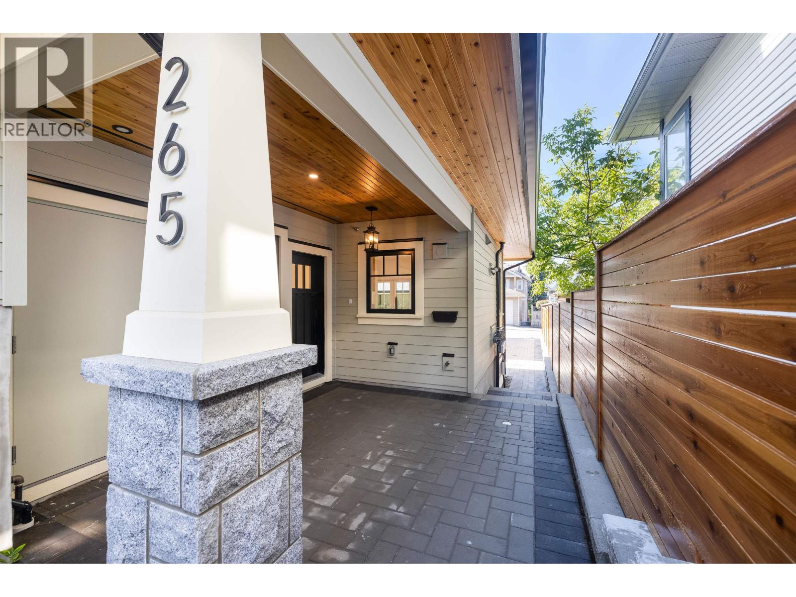 265 W 6th Street, North Vancouver, British Columbia  V7M 1K7 - Photo 20 - R3063499