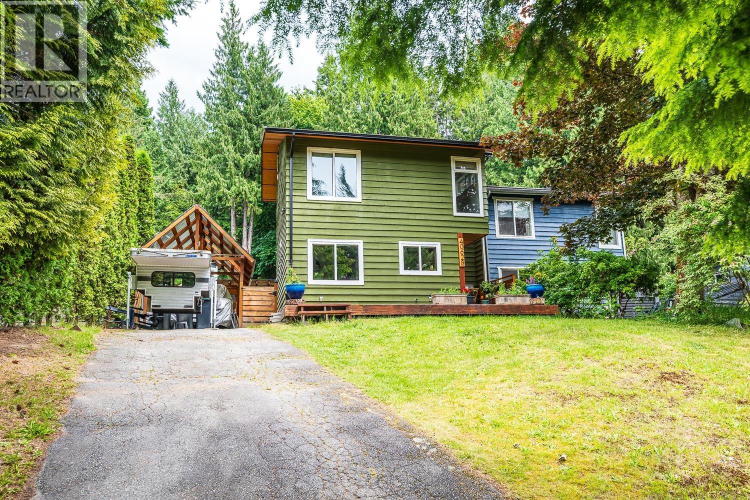 40628 Perth Drive, Squamish, British Columbia  V0N 1T0 - Photo 2 - R3063514