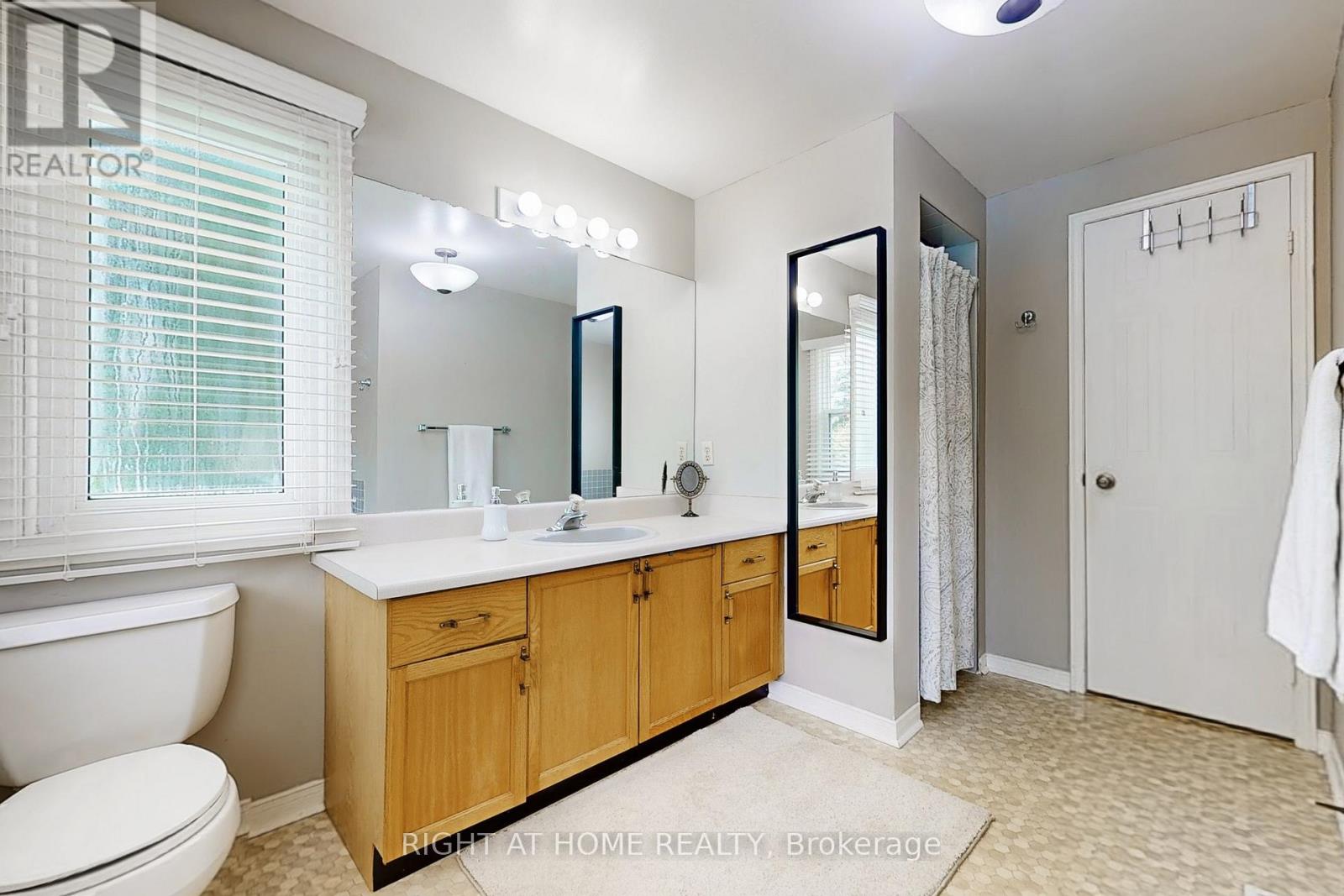 363 Crossland Gate, Newmarket, Ontario  L3X 1B5 - Photo 20 - N12494122