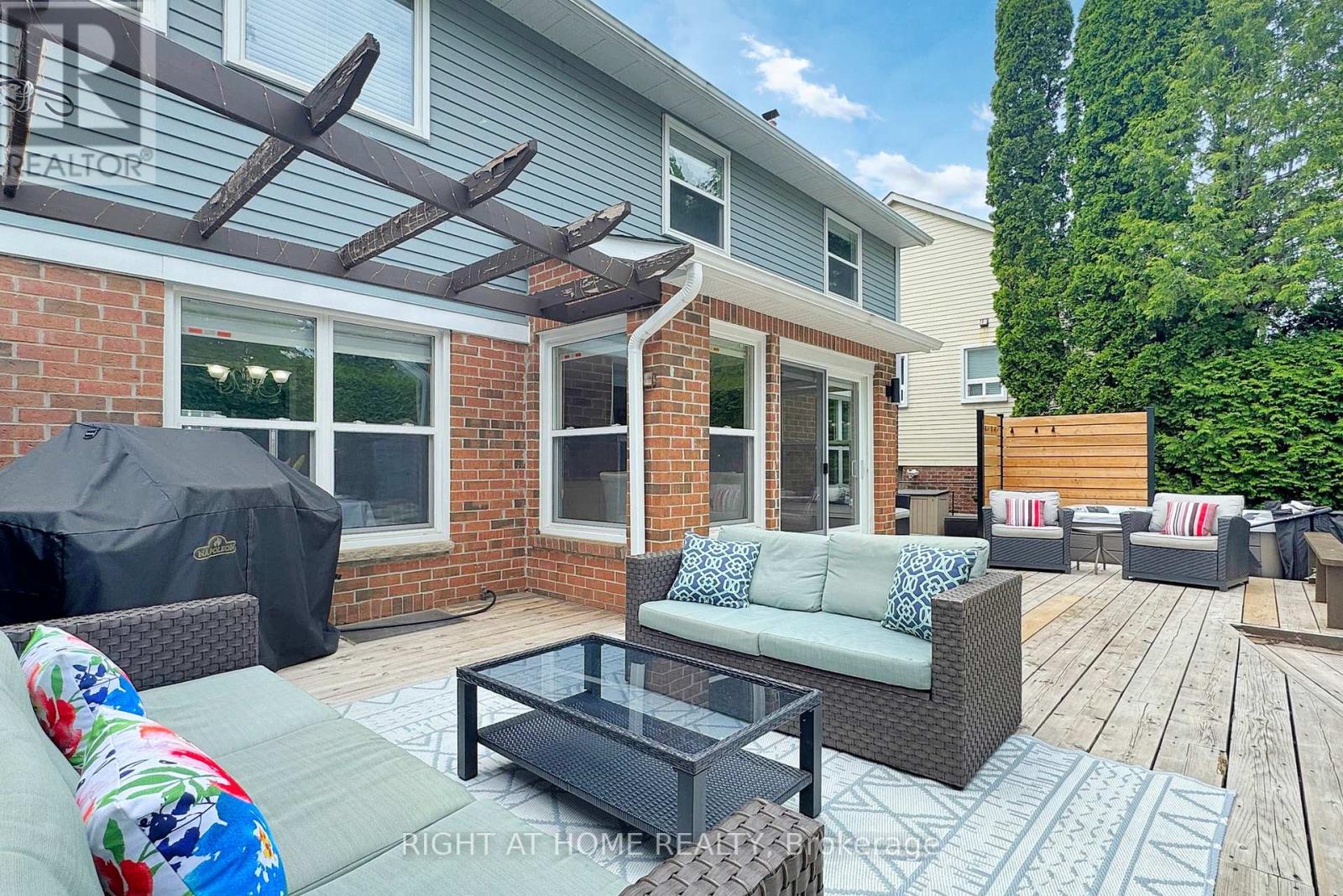 363 Crossland Gate, Newmarket, Ontario  L3X 1B5 - Photo 34 - N12494122