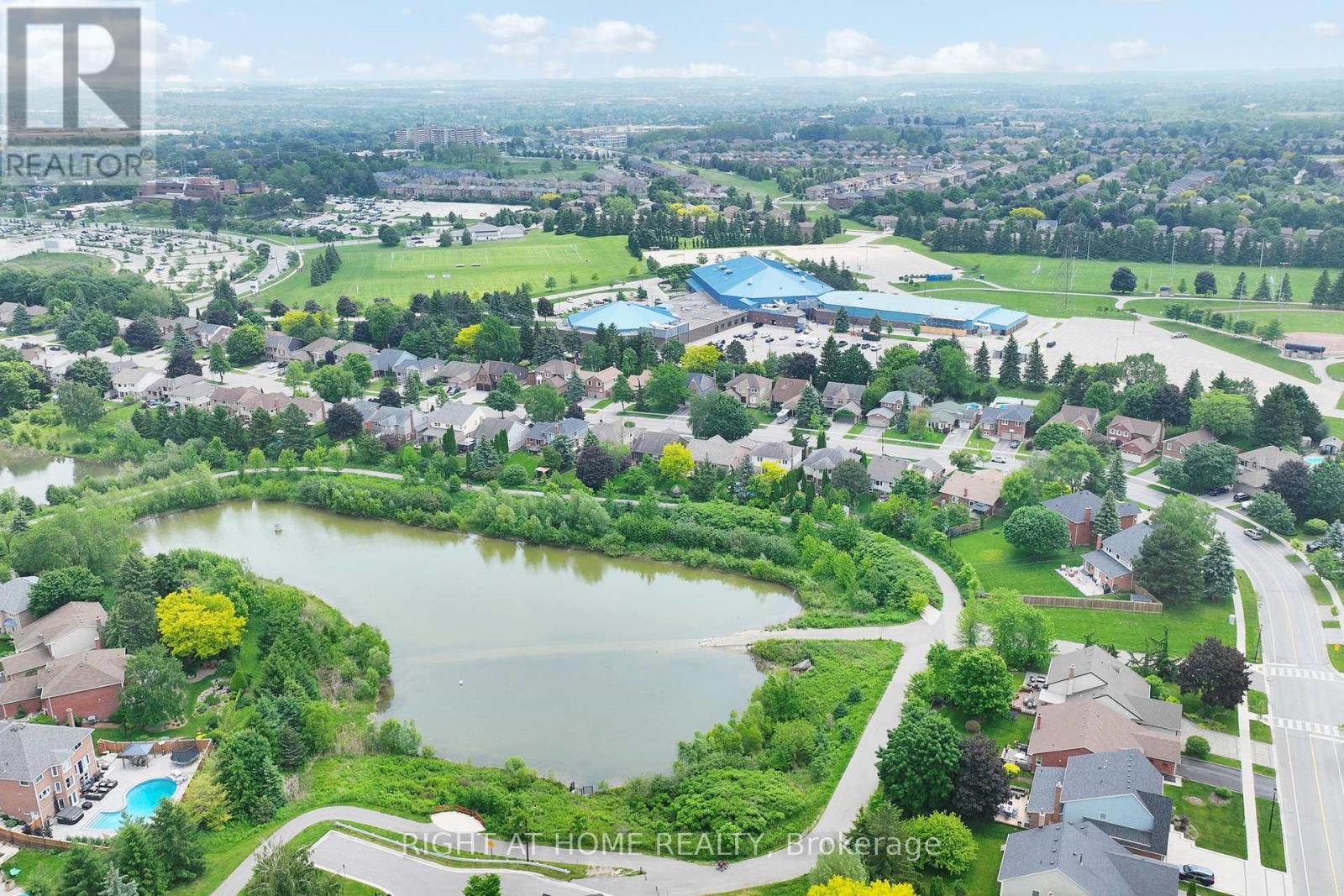 363 Crossland Gate, Newmarket, Ontario  L3X 1B5 - Photo 45 - N12494122