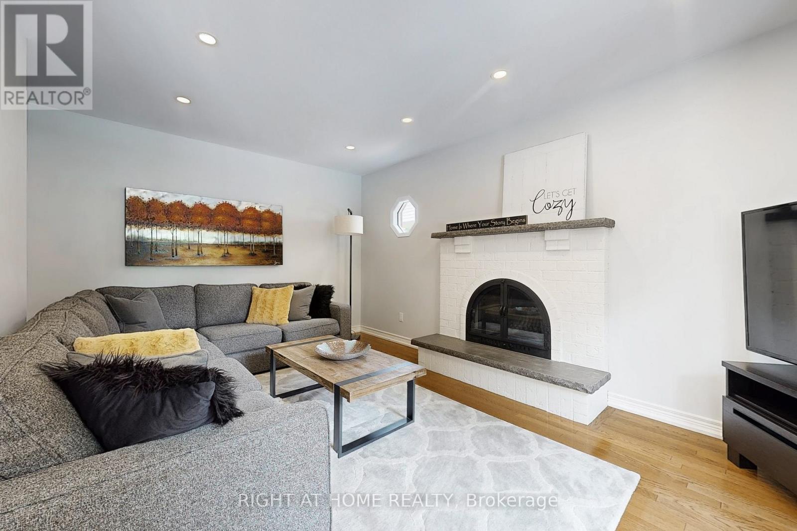 363 Crossland Gate, Newmarket, Ontario  L3X 1B5 - Photo 7 - N12494122