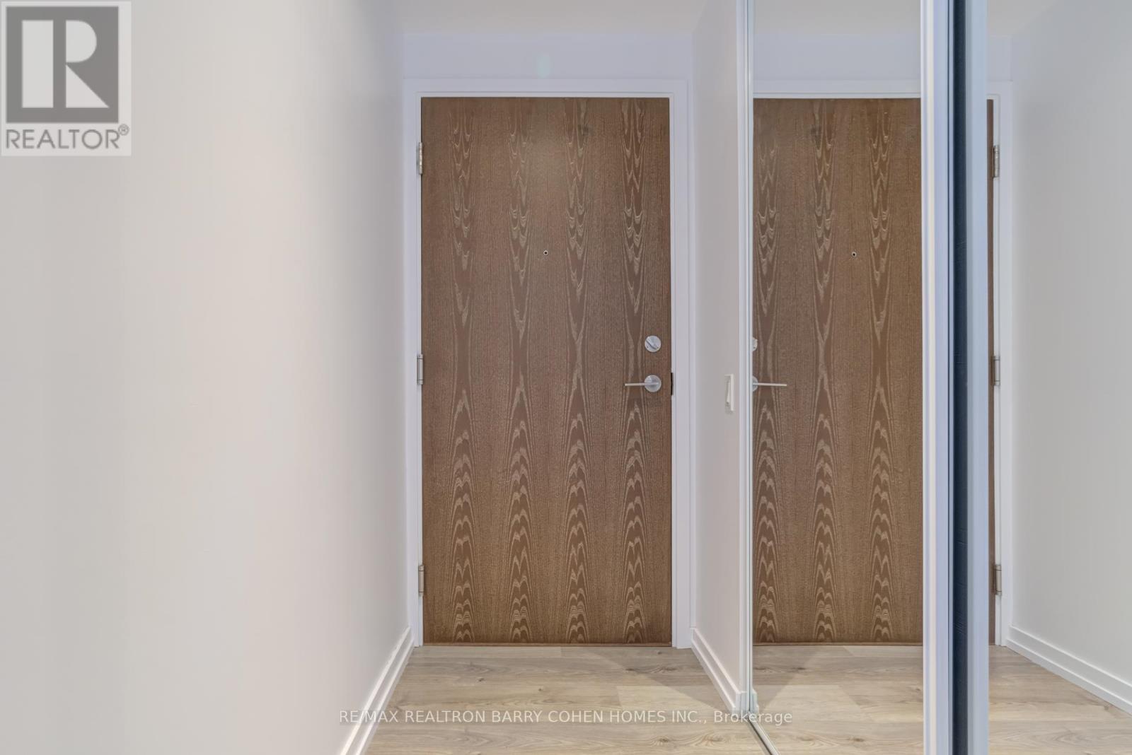 4015 - 1000 Portage Parkway, Vaughan, Ontario  L4K 0L1 - Photo 2 - N12494124